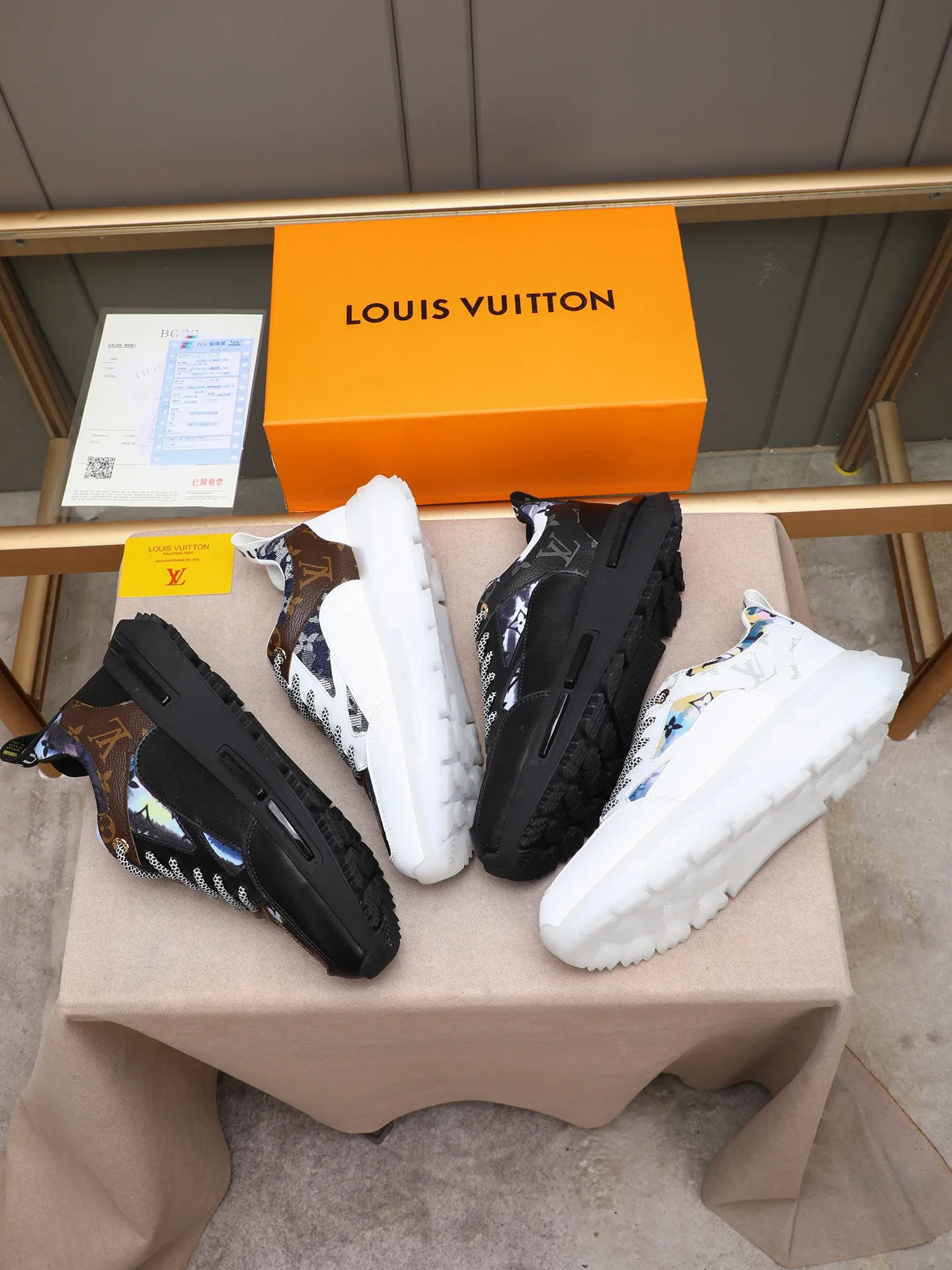 Men's shoes 💰460 [LV] Made of imported L special fabric spliced ​​with cowhide and comfortable mesh lining. Privately molded foam TPU outsole, super light and comfortable on the feet! Perfect last shape, generous and fashionable design, 4 colors available! Code number: 38–44 (45 customized